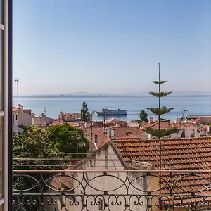 amazing-river-view-in-historical-lisbon.hotels-lisbon-portugal.com/